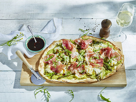 Spargel-Flammkuchen ©Foto: Grafschafter Krautfabrik